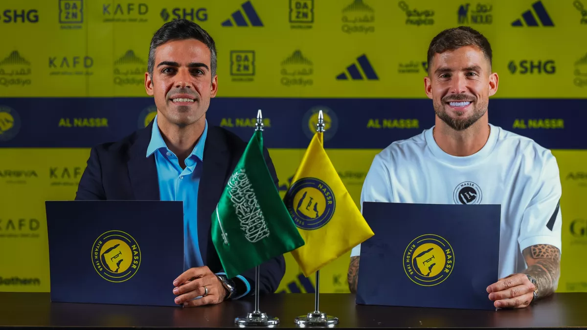 إينيجو مارتينيز يعد جماهير النصر بعام مليء بالبطولات بعد انضمامه رسميًا