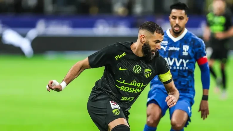 التشكيلات المتوقعة لفريقي الهلال والاتحاد في كلاسيكو الجولة 21 من دوري روشن السعودي، حيث يلتقي الفريقان في مواجهة حاسمة لتحديد مصير الصدارة.