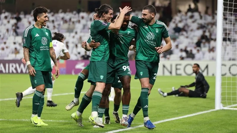 أهلي جدة يتقدم على ضمك بهدف في الشوط الأول من الدوري السعودي