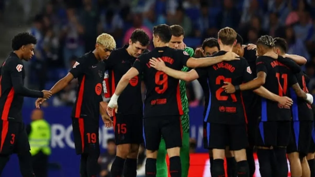 برشلونة يودع موهبته الشابة أليكس فالي بعد انتقاله رسميًا إلى كومو الإيطالي