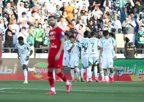 الأهلي يعود إلى سكة الانتصارات بتغلبه على ضمك بنتيجة 2-0 في الجولة 21 من دوري روشن السعودي، بفضل أهداف إيفان توني وجالينو، ليعزز موقعه في المركز الخامس.