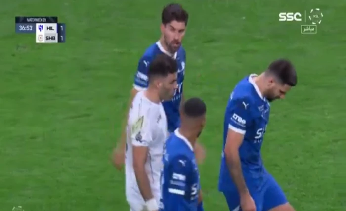 اشتباكات عنيفة بين حمدالله ونجوم الهلال في ديربي الرياض المثير