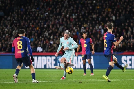 تاريخ مواجهات برشلونة وأتلتيكو مدريد: صراع الكبار في الكرة الإسبانية