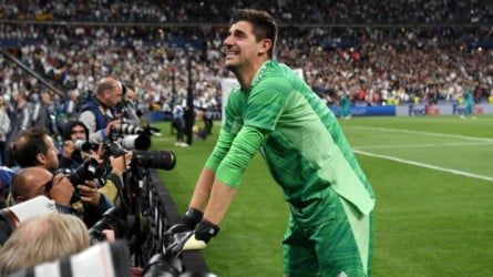 كورتوا يثير القلق في ريال مدريد قبل مواجهة أتلتيكو مدريد