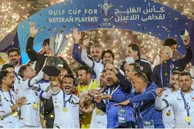قدامى لاعبي العراق يتوجون بلقب كأس الخليج الأولى لقدامى اللاعبين