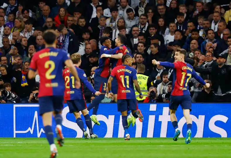 غضب في صفوف برشلونة رغم التتويج.. عائلات اللاعبين تمنع من الاحتفال