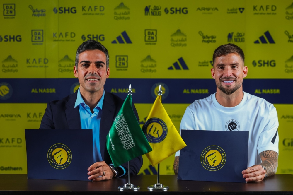 النصر يعلن رسميًا تعاقده مع المدافع الإسباني إينيغو مارتينيز