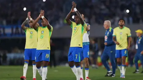 الصقور الخماسية: أبرز المرشحين لقيادة منتخب البرازيل بعد إقالة دوريفال جونيور