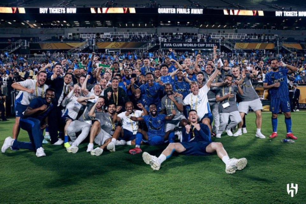 وليّ العهد والأمير الوليد بن طلال يُهنئان الهلال بعد الفوز التاريخي على مانشستر سيتي