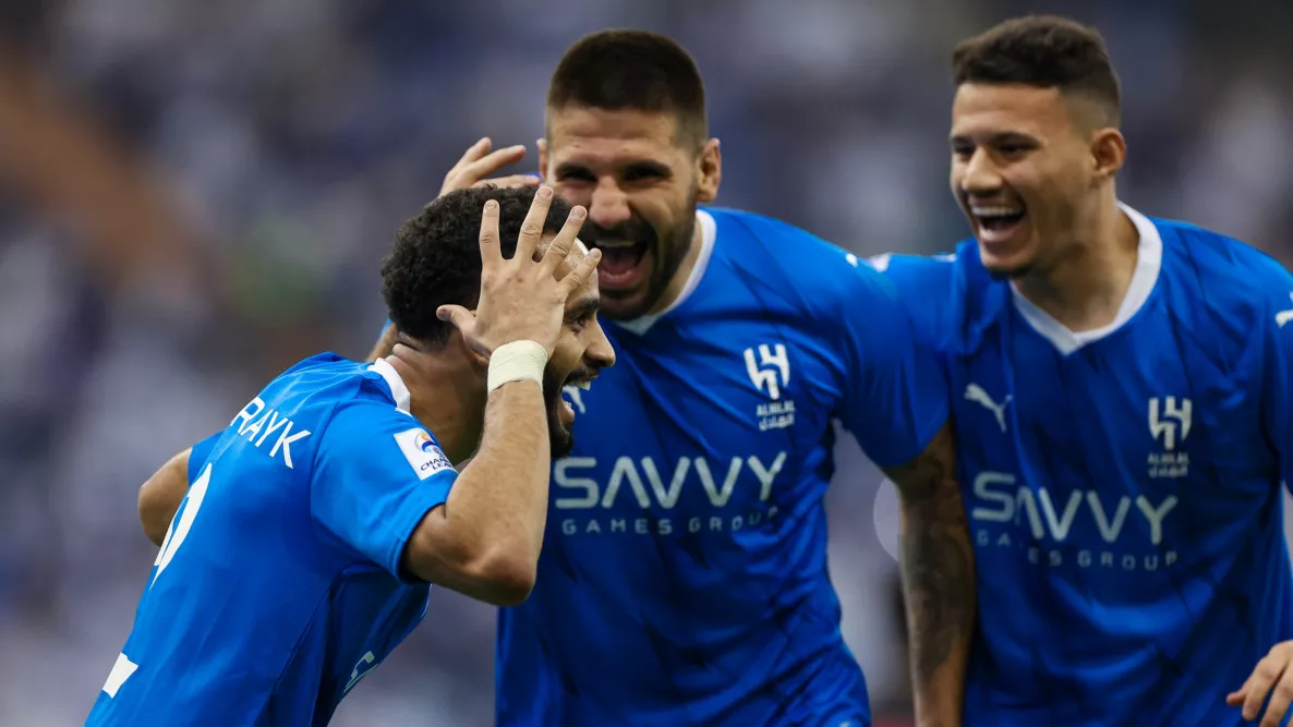 ثلاثي الدوري الإنجليزي الكبير يطارد ميتروفيتش.. هل يفقد الهلال نجمه؟