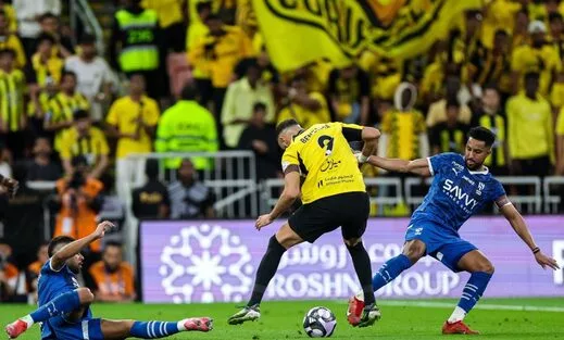 جدل تحكيمي  حول مباراة الهلال والاتحاد في الدوري السعودي