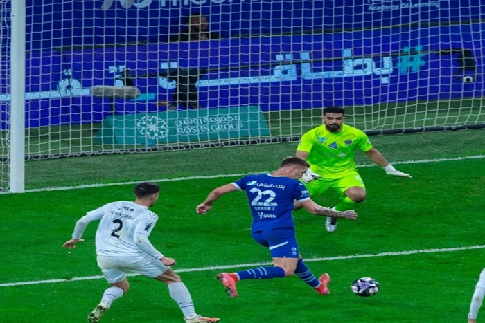 مباراة مثيرة بين الهلال والشباب تنتهي بتعادل دراماتيكي في دوري روشن