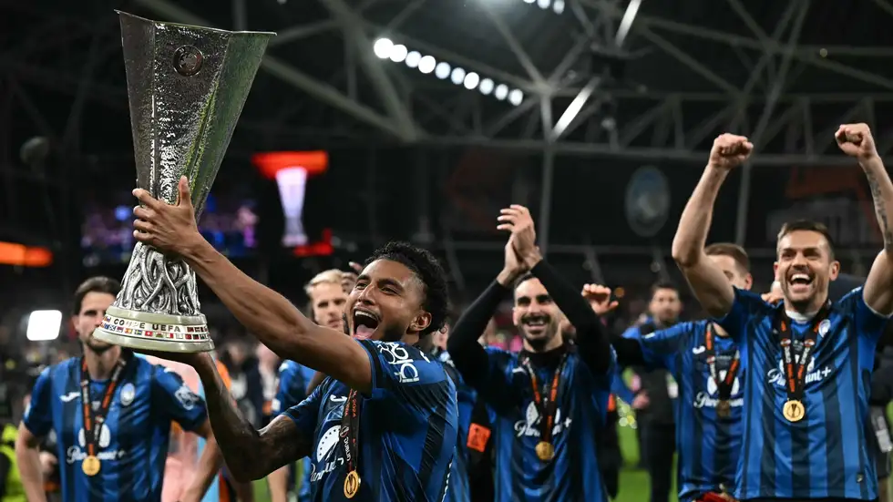 الهلال يُعزز صفوفه بالبرازيلي إيدرسون استعدادًا لمونديال الأندية