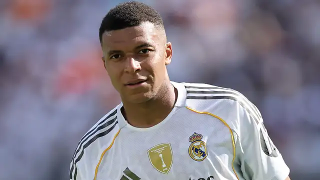 السعودية تعرض 350 مليون يورو و"عقداً أسطورياً" لضم مبابي.. وريال يرفض