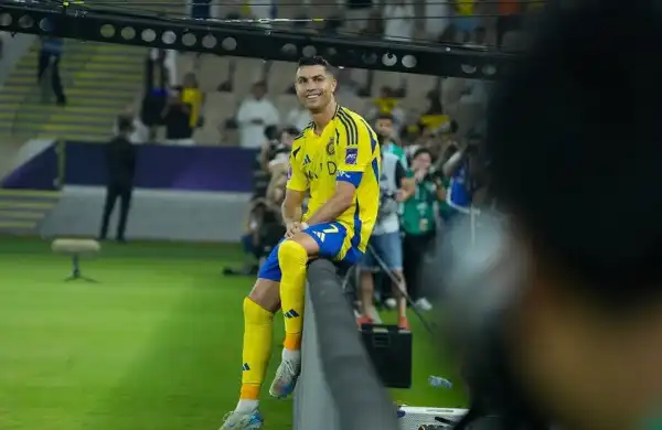 رونالدو يضع خارطة طريق لتجديد عقده مع النصر.. شروط صارمة لتطوير الفريق