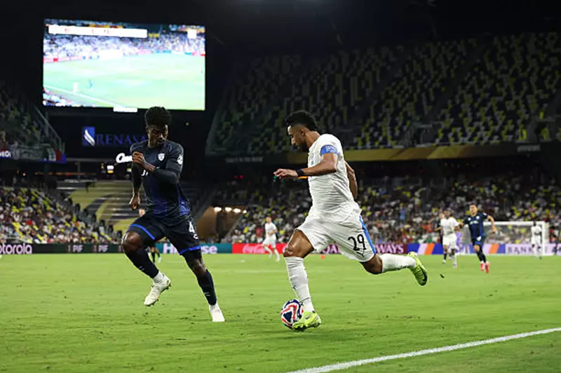 الدوسري يعود بقوة.. قائد الهلال يحدد موعد مشاركته في كأس السوبر السعودي