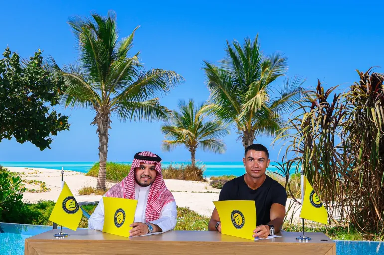 عقد رونالدو القياسي مع النصر يصدم أوروبا.. 208 مليون يورو سنوياً!