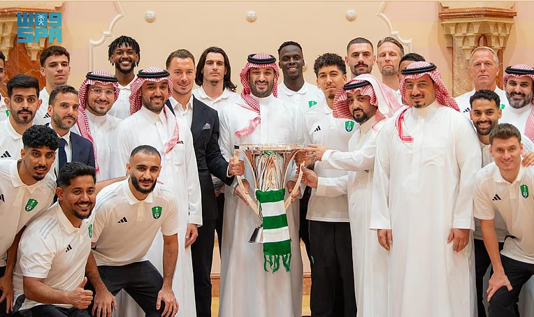 ولي العهد يستقبل أبطال آسيا.. الأمير محمد بن سلمان يُكرّم النادي الأهلي بعد تتويجه التاريخي