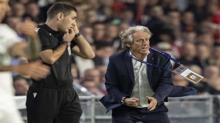 الهلال يُنهي تعاقده مع جيسوس ويُجهز لتعيين مدرب عالمي جديد
