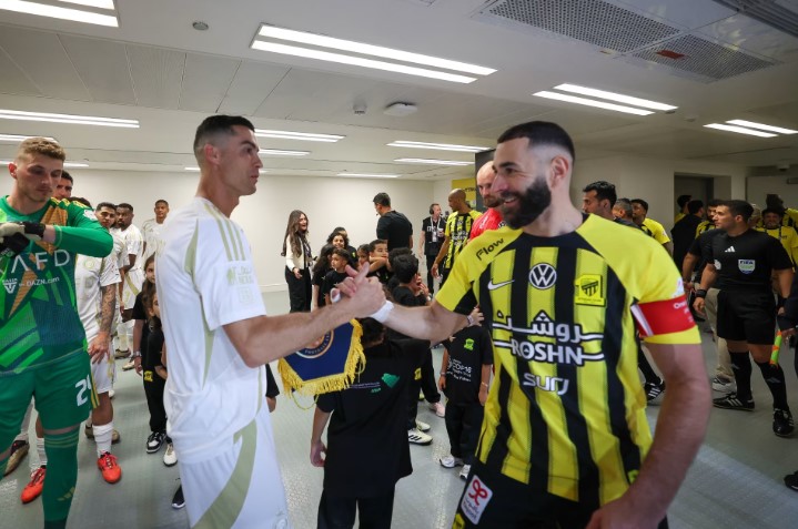 بنزيما يتحدث عن مواجهة النصر ورونالدو قبل صدام السوبر السعودي