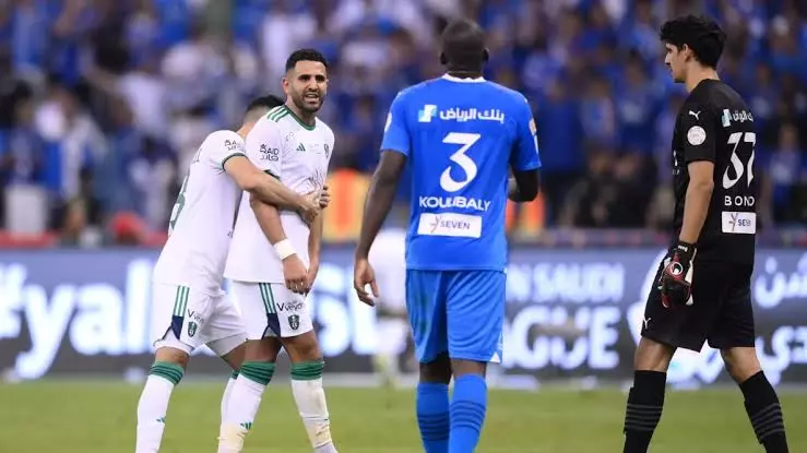 موعد مباراة القمة بين الهلال وأهلي جدة غداً الجمعة