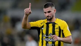 إصابة حسام عوار تهدد مشاركته مع منتخب الجزائر في التصفيات العالمية