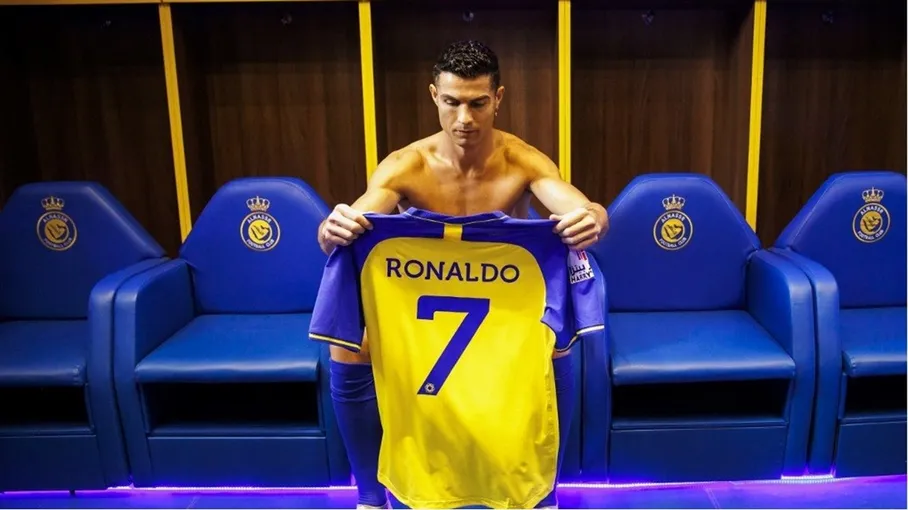 رونالدو يفرض رؤيته الإصلاحية شرطًا لتمديد عقده مع النصر
