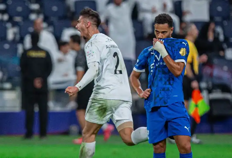 الشباب يفرض التعادل على الهلال في قمة الدوري السعودي للمحترفين