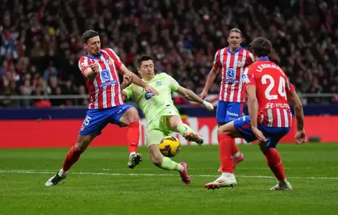 برشلونة يقلب الطاولة على أتلتيكو مدريد بفوز دراماتيكي 4-2