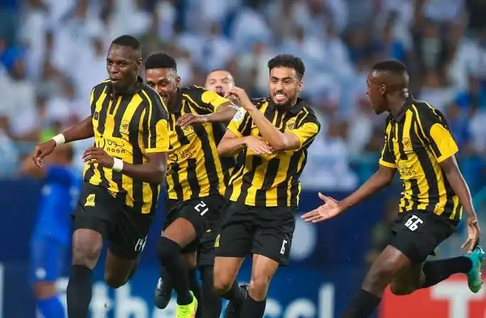 الاتحاد يستعد لمواجهة أهلي جدة بخطة هجومية في الدوري السعودي