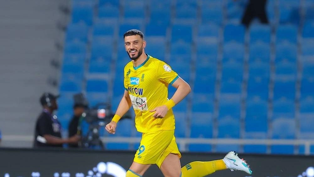 السومة يسجل ثلاثية تاريخية ويعزز صدارته كأفضل هداف في الدوري السعودي