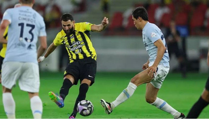 اتحاد جدة يقترب من التتويج بلقب الدوري السعودي بعد فوز كاسح على الفيحاء
