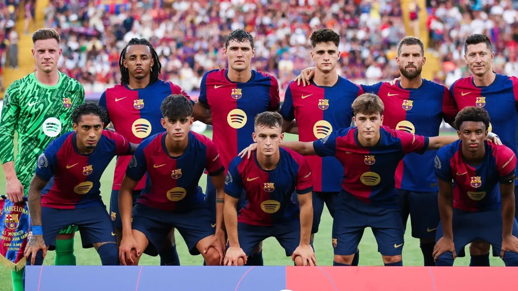 برشلونة يعود إلى عرش الليغا.. تتويج تاريخي وثلاثية محلية تحت قيادة فليك