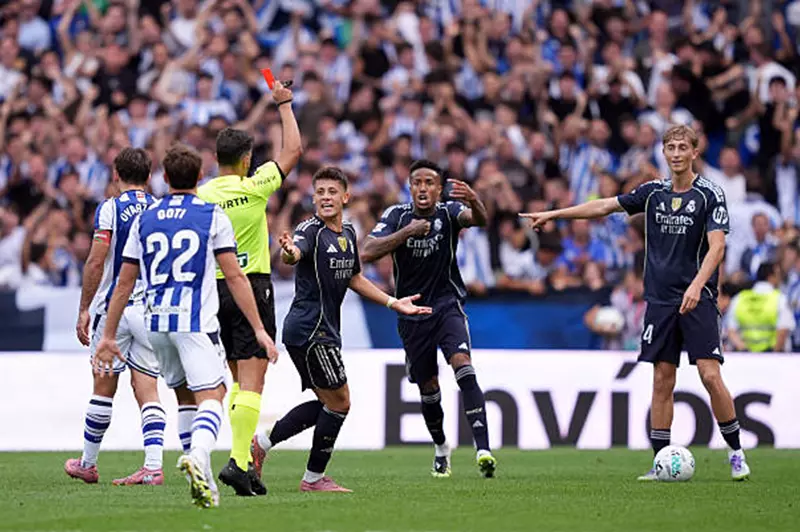 ريال مدريد يتحدى الطرد ويحقق فوزاً ثميناً على أرض سوسيداد بالليغا
