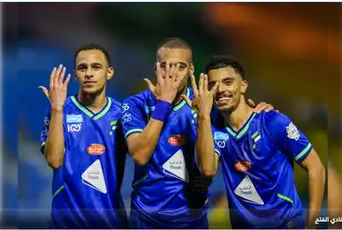 الهلال يتجاوز عقبة الأهلي بثلاثية مثيرة في كلاسيكو السعودية