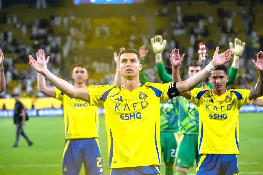 الاتحاد يقترب من اللقب والنصر يهدد وصافة الهلال.. أرقام مذهلة في الجولة 27
