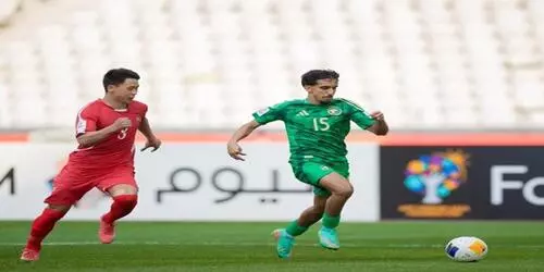 عمار اليهيبي، لاعب المنتخب السعودي للشباب، يحصل على جائزة رجل المباراة بعد تسجيله الهدف القاتل الذي منح الأخضر التأهل لنصف نهائي كأس آسيا وكأس العالم 2025.