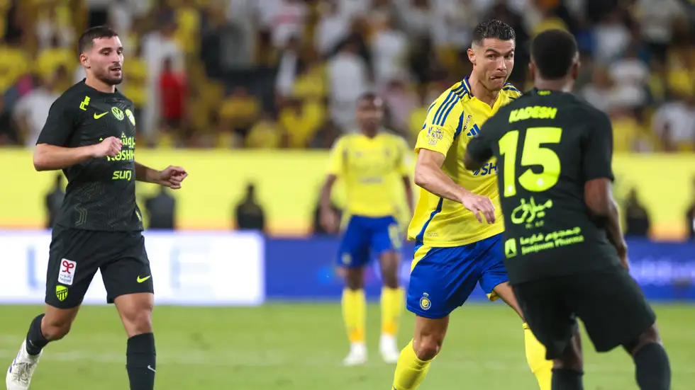 انطلاق الموسم السعودي بقمة مثيرة بين الاتحاد والنصر في كأس السوبر