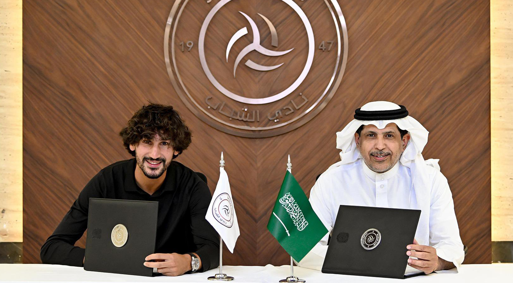 الشباب يعزز صفوفه بالتوقيع مع المحترف الفرنسي ياسين عدلي