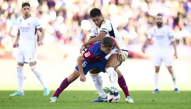 كلاسيكو الأرض.. مواجهة مصيرية تهدد صدارة برشلونة في الليجا
