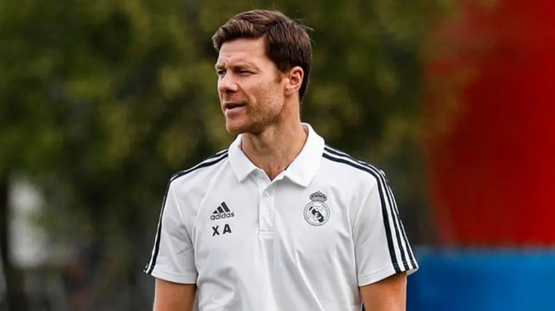 تشابي ألونسو يقود ريال مدريد.. عقد تاريخي ومسيرة حافلة بالإنجازات