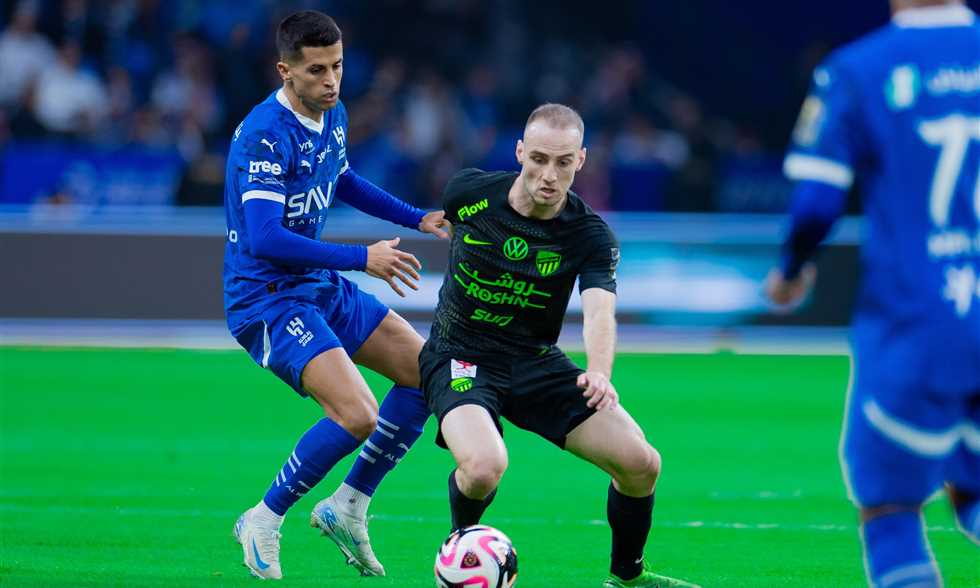 طالب نادي الهلال الاتحاد السعودي لكرة القدم بتسجيلات تقنية الفيديو "VAR" بعد تعادله مع الرياض في الدوري. كما طالب بتعيين حكام أجانب من النخبة لإدارة مبارياته المتبقية، في خطوة تهدف لضمان الشفافية والعدالة.