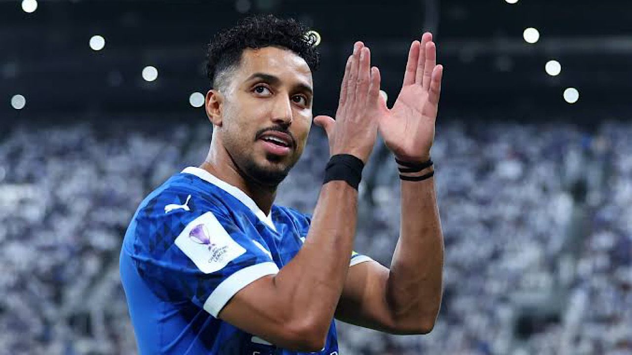 الدوسري يُصر على المشاركة أمام القادسية رغم الإصابة.. والهلال يستعد لموقعة نارية