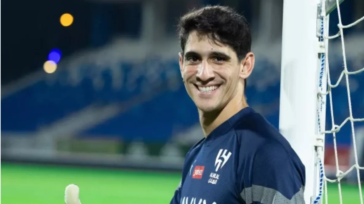 ياسين بونو يبقى في الهلال.. استقرار حيوي تحت القضبان