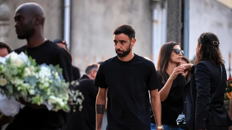مانشستر يونايتد يُمدد إجازة فرنانديز ودالوت أسبوعاً إضافياً حداداً على جوتا