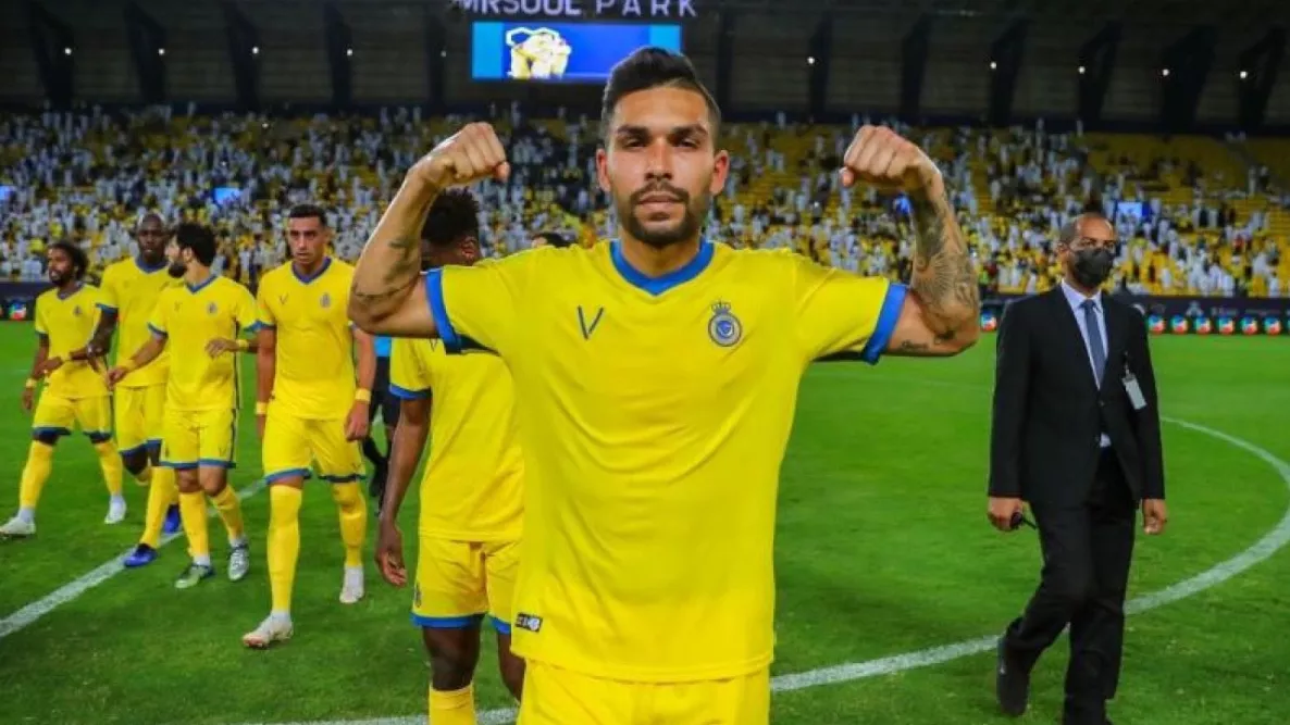 صدمة جماهير النصر.. بيتروس يعلن اعتزاله المشاهدات بعد انتقال حمدالله للهلال