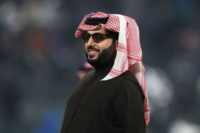 أعلن تركي آل الشيخ أن جماهير الهلال ستتمكن من متابعة مباريات الفريق في كأس العالم للأندية 2025 مجانًا عبر قنوات MBC. تابع التفاصيل الكاملة.