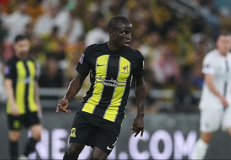 الهلال يطمح لضم نجولو كانتي لتعزيز صفوفه قبل كأس العالم للأندية