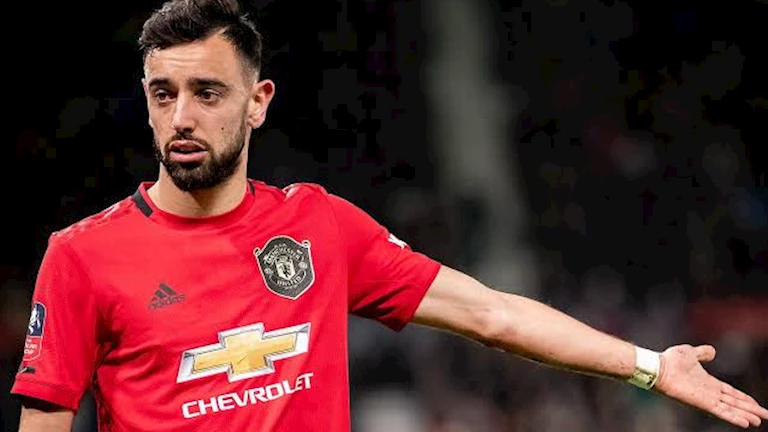 فيرنانديز يرفض مغامرة الهلال.. إصرار على البقاء في أوروبا رغم العرض المالي القياسي