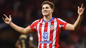رغم التعادل.. لاعب أتلتيكو مدريد يشيد ببرشلونة: "أفضل فريق في العالم"